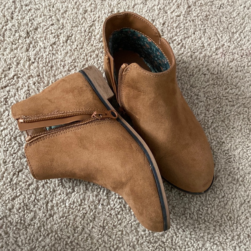 Cat & Jack boots
